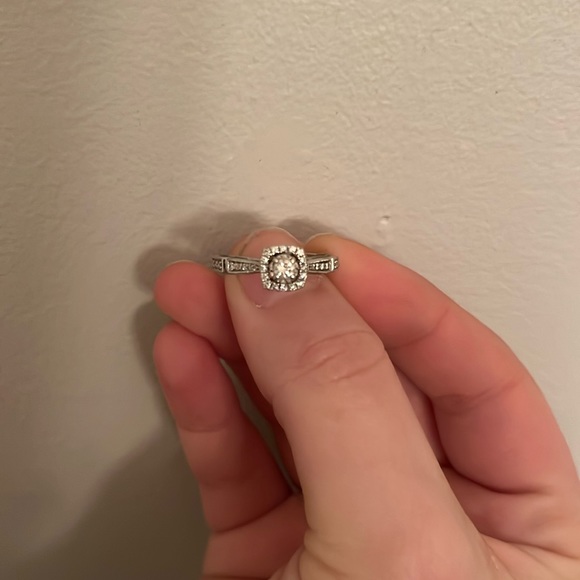 Wedding ring - Picture 1 of 3